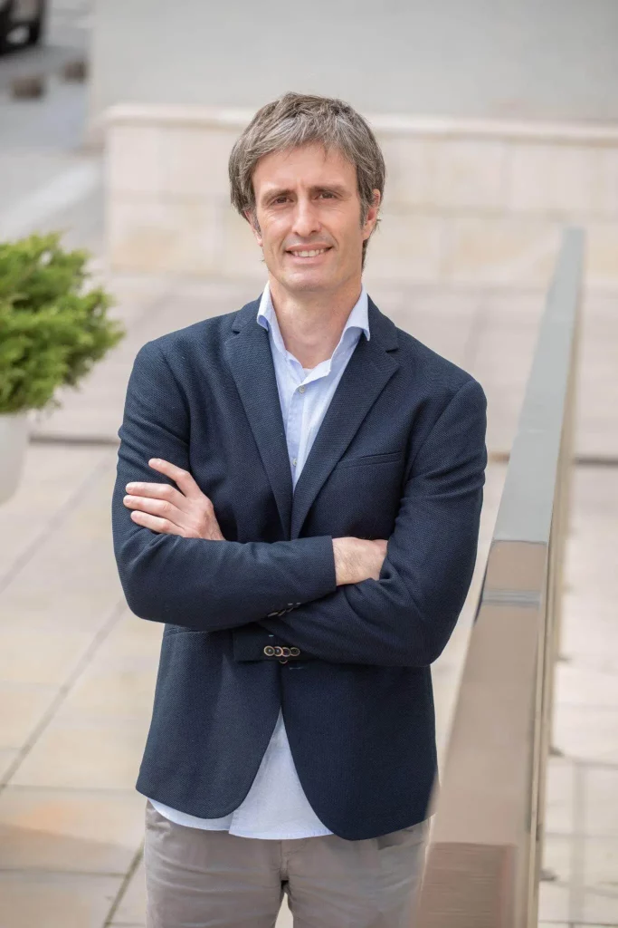 Dr. Augusto Covaro, especialista en cirugía de columna