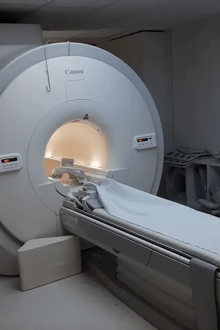 Equipo de resonancia magnética de última generación para diagnóstico de columna vertebral